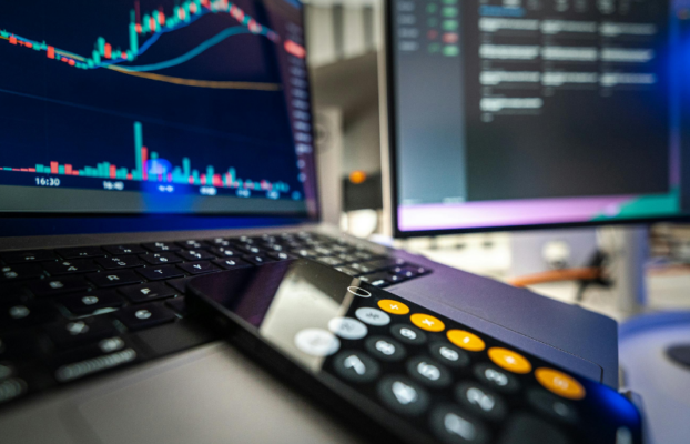 Kiedy reklamy w social mediach mają sens, a kiedy są stratą pieniędzy?