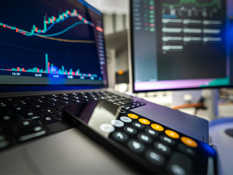 Kiedy reklamy w social mediach mają sens, a kiedy są stratą pieniędzy?